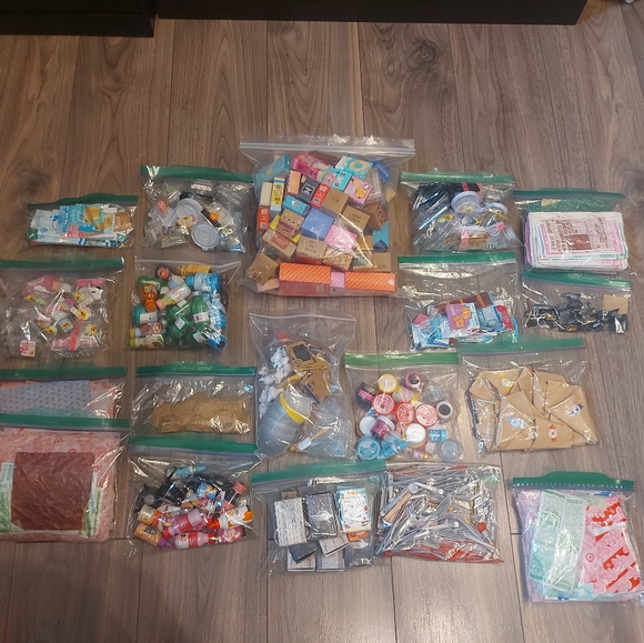 Miniverse Make It Mini Extras - All Empty - Bottles, bags, boxes, and more! - Picture 8 of 9